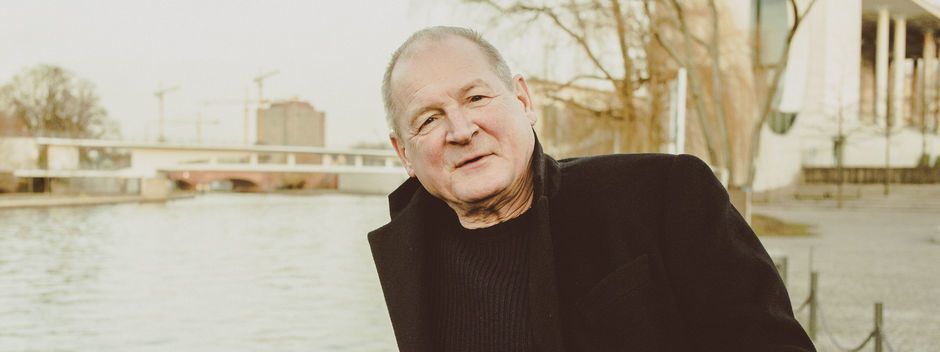 Burghart Klaußner in der BAR JEDER VERNUNFT Berlin