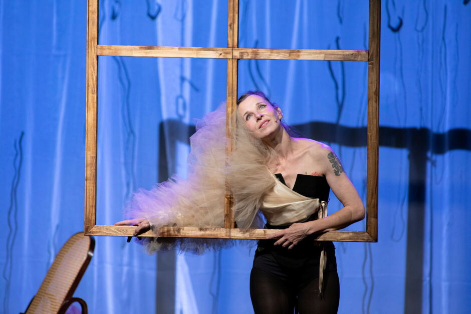 Meret Becker und Dietmar Loeffler interpretieren BARBARA im TIPI AM KANZLERAMT