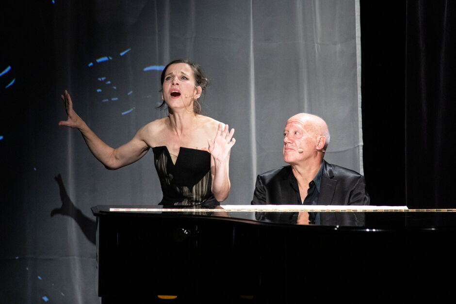 Meret Becker und Dietmar Loeffler interpretieren BARBARA im TIPI AM KANZLERAMT