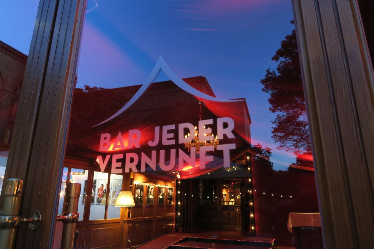 Die BAR JEDER VERNUNFT Über uns Shows & Theater Bar jeder