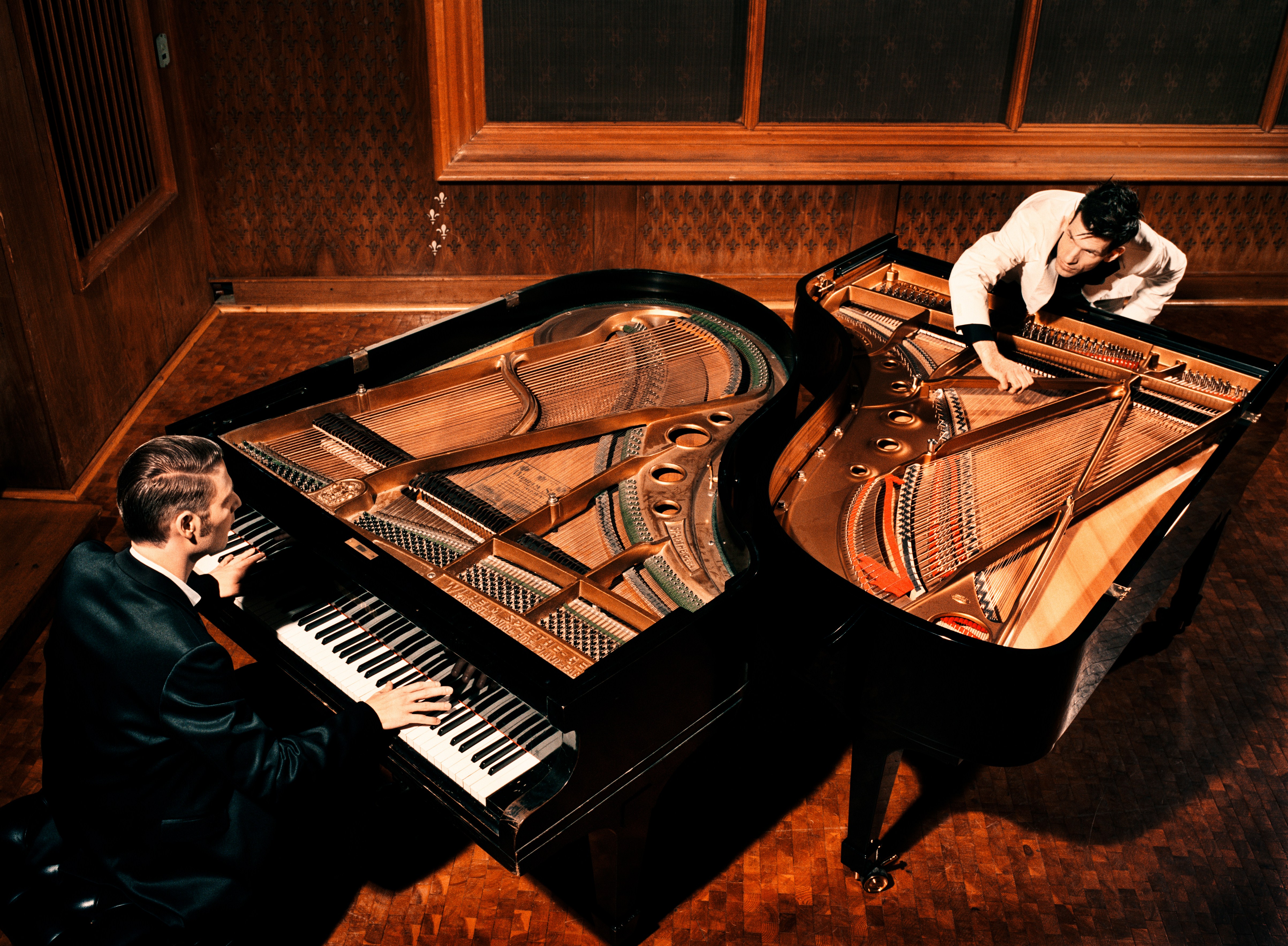 Lori piano. Пианино. Рояль пианист. Человек за пианино. Пианино и человек.
