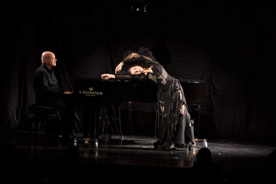 Meret Becker und Dietmar Loeffler interpretieren BARBARA im TIPI AM KANZLERAMT