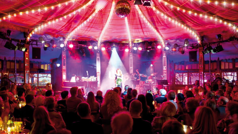Das Spiegelzelttheater BAR JEDER VERNUNFT